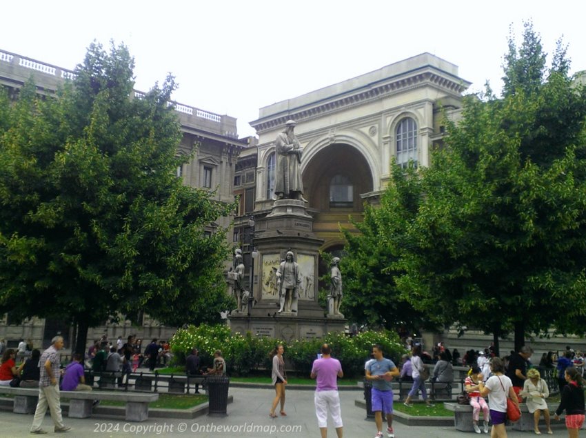 Monument to Leonardo da Vinci, Milan