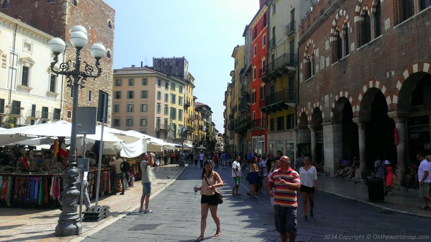 Piazza delle Erbe, Verona