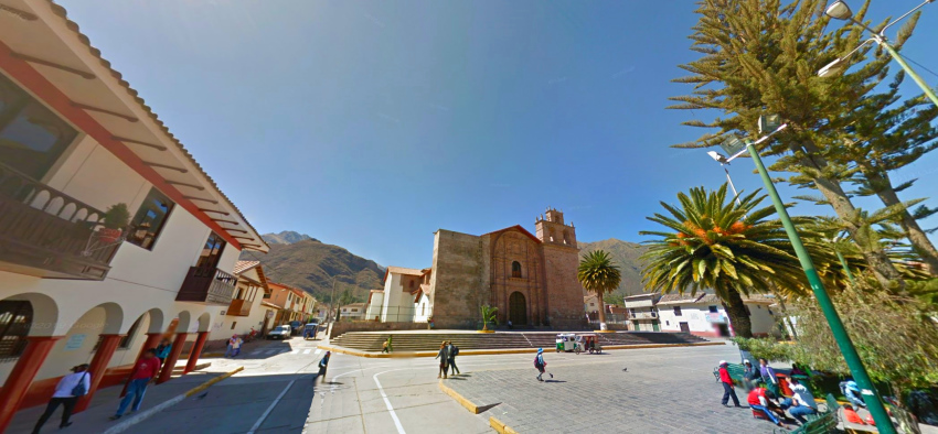 Plaza de Armas de Urubamba and San Pedro Church