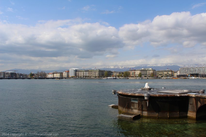 Jet d'Eau fountain without water on the background of Geneva